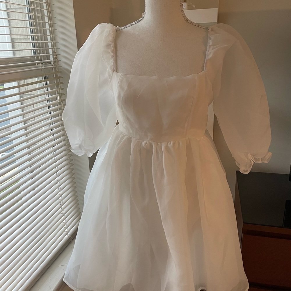 Puff sleeve white dress